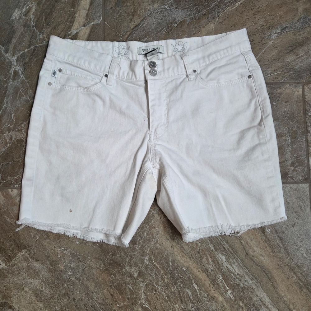 White House Black Market Noir White Denim Shorts Raw Hem Size 8 Summer
